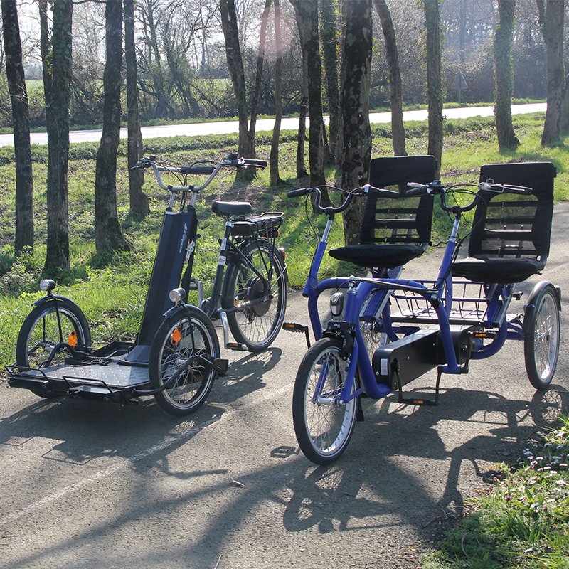 Vélos adaptés - Triporteur fauteuil roulant & tandem côte à côte.